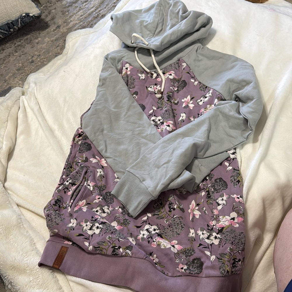 NWT Ampersand Avenue Lilac Love hoodie - Women’s size L